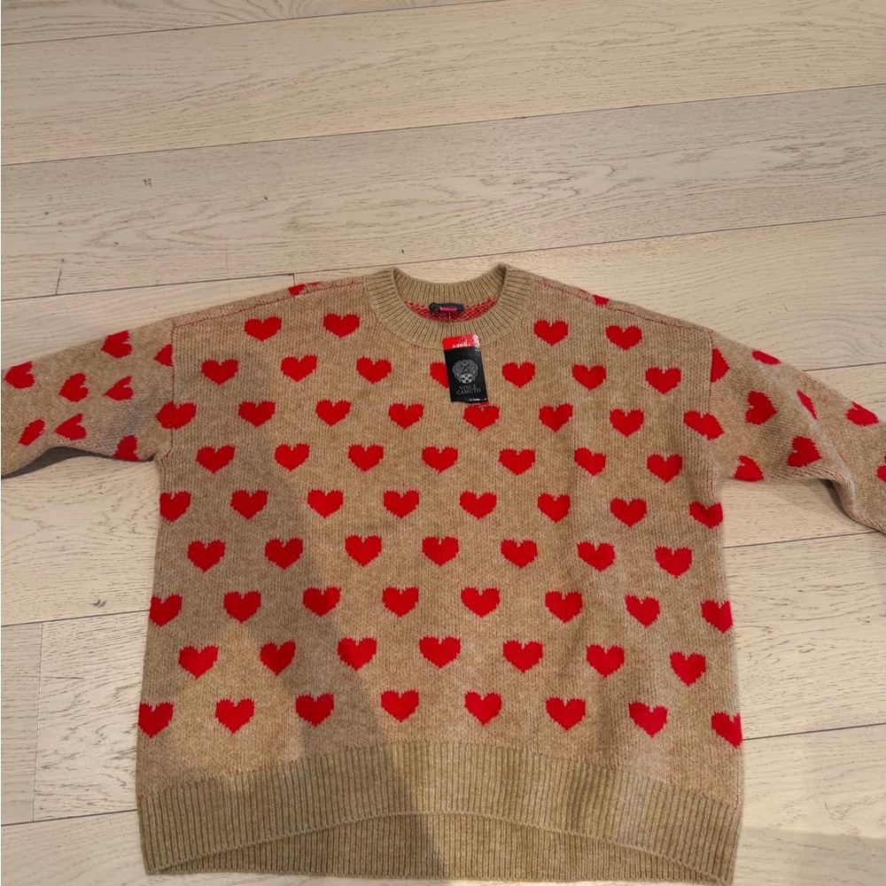 VINCE CAMUTO Heart-Pattern Crewneck Sweater in Camel and Red